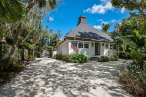 560 BROADWAY STREET, LONGBOAT KEY, FL 34228 Sold 03/25/24
