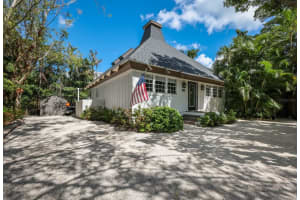 560 BROADWAY STREET, LONGBOAT KEY, FL 34228 Sold 03/25/24