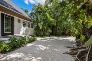 560 BROADWAY STREET, LONGBOAT KEY, FL 34228 Sold 03/25/24