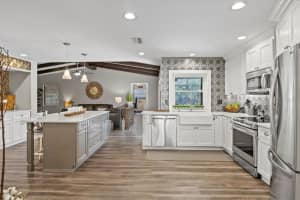 3909 COUNTRY VIEW DRIVE, SARASOTA, FL 34233 Sold 12/15/23