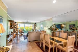 1511 PELICAN POINT DRIVE, SARASOTA, FL 34231 Sold 11/07/23