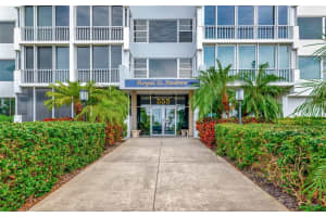 555 GULFSTREAM AVENUE, SARASOTA, FL 34236 Sold 12/14/23