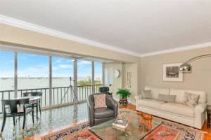 555 GULFSTREAM AVENUE, SARASOTA, FL 34236 Sold 12/14/23