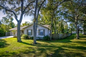 2441 HUFFTON CIRCLE, SARASOTA, FL 34235 Sold 12/18/23