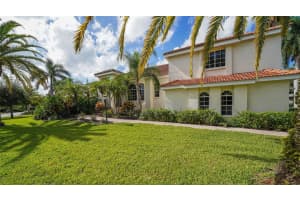 3281 BAYOU ROAD, LONGBOAT KEY, FL 34228 Sold 09/12/24
