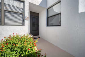 608 BAYPORT WAY, LONGBOAT KEY, FL 34228 Sold 12/19/23