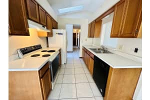 201 SOMERSET COURT, SANFORD, FL 32773 Sold 12/01/23