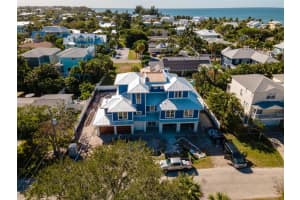 125 51ST STREET, HOLMES BEACH, FL 34217 Sold 01/18/25