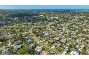 6636 EASTON DRIVE, SARASOTA, FL 34238 Sold 03/04/24