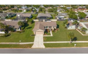 6636 EASTON DRIVE, SARASOTA, FL 34238 Sold 03/04/24