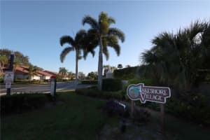 3832 WILSHIRE CIRCLE, SARASOTA, FL 34238 Sold 06/03/24