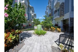 516 LAUREL PARK DRIVE, SARASOTA, FL 34236 Sold 04/30/24