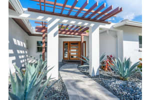 622 TROPICAL CIRCLE, SARASOTA, FL 34242 Sold 06/27/24