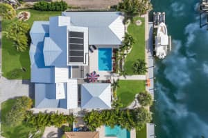 614 DUNDEE LN, HOLMES BEACH, FL 34217 Sold 01/03/24