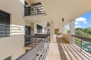 1095 GULF OF MEXICO DRIVE, LONGBOAT KEY, FL 34228 Sold 04/25/24