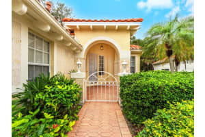 8332 CANARY PALM COURT, SARASOTA, FL 34238 Sold 02/09/24