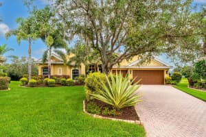 2497 FARMS COURT, SARASOTA, FL 34240 Sold 01/15/24