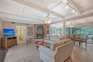 480 ISLAND CIRCLE, SARASOTA, FL 34242 Sold 02/23/24
