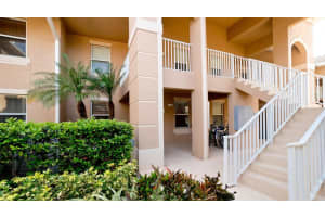 923 FAIRWAY COVE LANE, BRADENTON, FL 34212 Sold 04/03/24