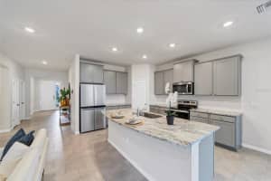 5230 GROVE MILL LOOP, LAKEWOOD RANCH, FL 34211 Sold 09/25/24