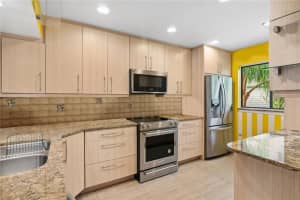 1510 PELICAN POINT ROAD, SARASOTA, FL 34231 Sold 04/17/24