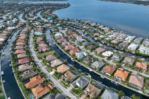 560 MAST DRIVE, BRADENTON, FL 34208 Sold 02/29/24