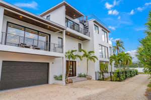 6941 BAYSIDE DRIVE, LONGBOAT KEY, FL 34228 Sold 06/13/24