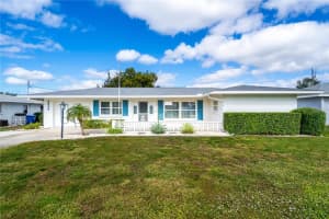 2449 Breakwater Cir, SARASOTA