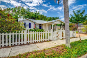 1824 HYDE PARK STREET, SARASOTA, FL 34239 Sold 04/05/24