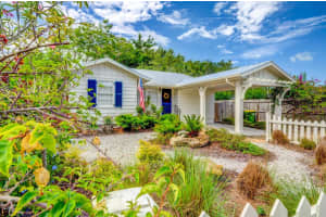 1824 HYDE PARK STREET, SARASOTA, FL 34239 Sold 04/05/24