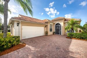 5838 BENEVENTO DRIVE, SARASOTA, FL 34238 Sold 04/04/24