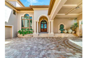 60 LIGHTHOUSE POINT DRIVE, LONGBOAT KEY, FL 34228 Sold 09/11/24
