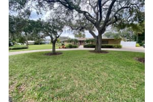 3535 FOREST LAKE DRIVE, SARASOTA, FL 34232 - MLS#MFRA4595528