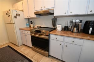 1712 GLENHOUSE DRIVE, SARASOTA, FL 34231 - MLS#MFRA4595635