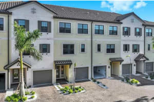 5569 Cannes Cir, SARASOTA