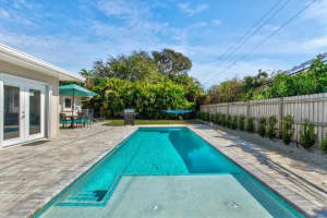 2572 JEFFERSON CIRCLE, SARASOTA, FL 34239 - MLS#MFRA4596618
