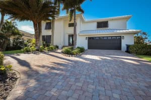 613 IVANHOE LANE, HOLMES BEACH, FL 34217 Sold 01/30/25