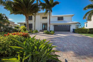 613 IVANHOE LANE, HOLMES BEACH, FL 34217 Sold 01/30/25