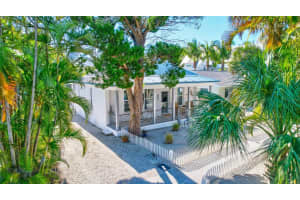 610 BROADWAY STREET, LONGBOAT KEY, FL 34228 Sold 05/17/24