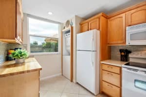 653 WOODLAWN DRIVE, BRADENTON, FL 34210 Sold 03/26/24