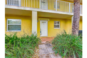 930 LA COSTA CIRCLE, SARASOTA, FL 34237 Sold 04/19/24