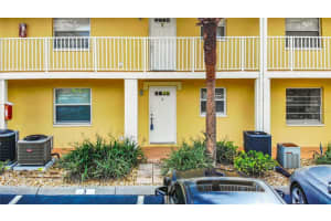 930 LA COSTA CIRCLE, SARASOTA, FL 34237 Sold 04/19/24