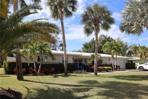 77 ISLAND CIRCLE, SARASOTA, FL 34242 Sold 04/16/24