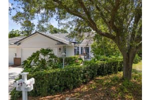7913 WHITEBRIDGE GLEN, UNIVERSITY PARK, FL 34201 Sold 07/01/24