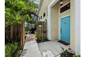 4222 SAINT CHARLES DRIVE, SARASOTA, FL 34243 Sold 04/02/24