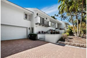 3221 BAYOU WAY, LONGBOAT KEY, FL 34228 Sold 09/16/24
