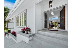 3221 BAYOU WAY, LONGBOAT KEY, FL 34228 Sold 09/16/24