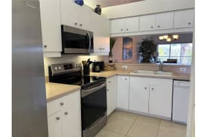 422 SUNSET LAKE BOULEVARD, VENICE, FL 34292 Sold 04/12/24