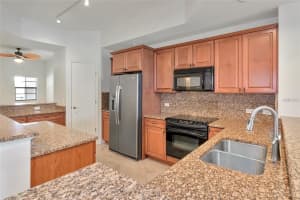 7702 LAKE VISTA COURT, LAKEWOOD RANCH, FL 34202 - MLS#MFRA4601218