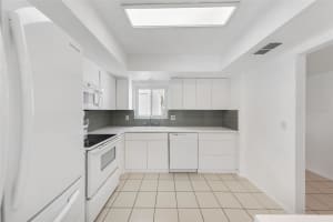 3915 SCHWALBE DRIVE, SARASOTA, FL 34235 - MLS#MFRA4601517